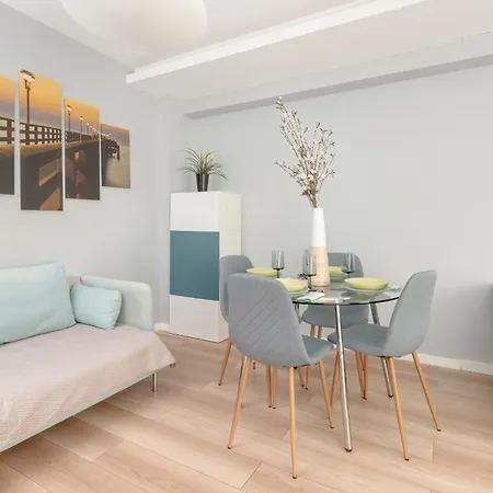 Cosy And Bright With Balcony In Redlowo By Renters דירה גדינייה
